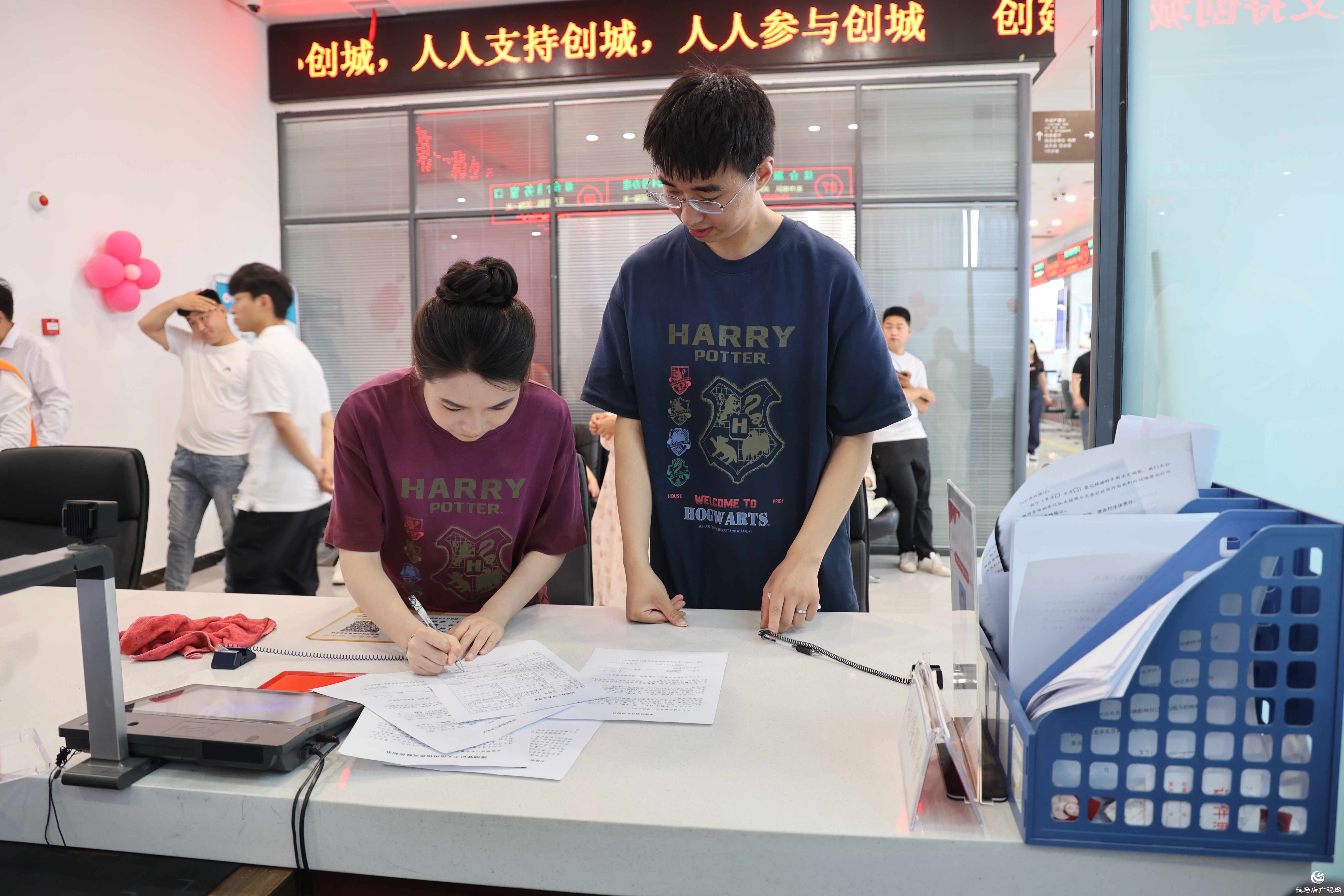 甜蜜520 正陽(yáng)縣98對(duì)新人辦理結(jié)婚登記