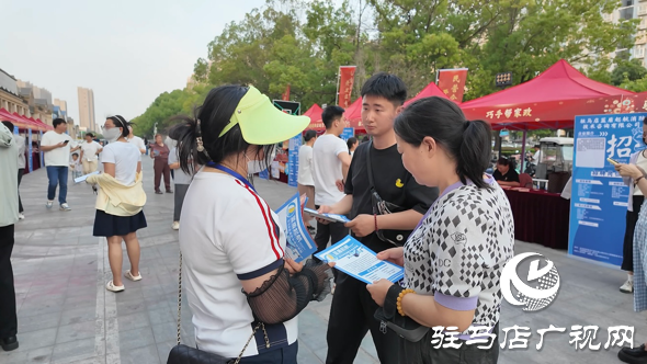 “民營(yíng)企業(yè)服務(wù)月”駐馬店經(jīng)濟(jì)開(kāi)發(fā)區(qū)專(zhuān)場(chǎng)招聘會(huì)舉行