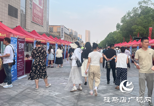 “民營(yíng)企業(yè)服務(wù)月”駐馬店經(jīng)濟(jì)開(kāi)發(fā)區(qū)專(zhuān)場(chǎng)招聘會(huì)舉行